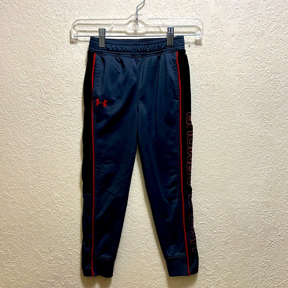 Under Armour Boys Joggers Size 5 Black, Grey and Red. Smoke free house.